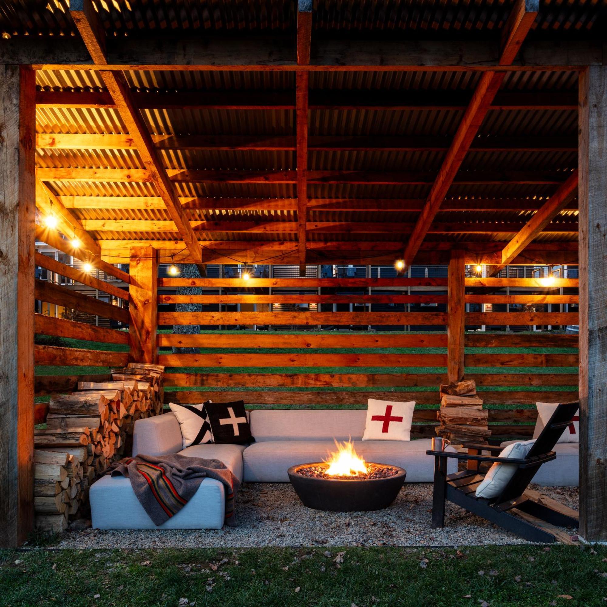 Taelta Lodge, A Bluebird By Lark Stowe Extérieur photo